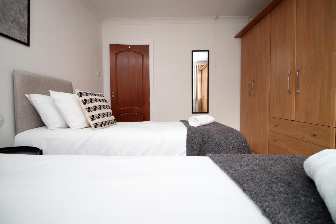 Becky'S Bungalow By Ty Sa -Spacious 4 Bed Bungalow Cardiff Exterior photo