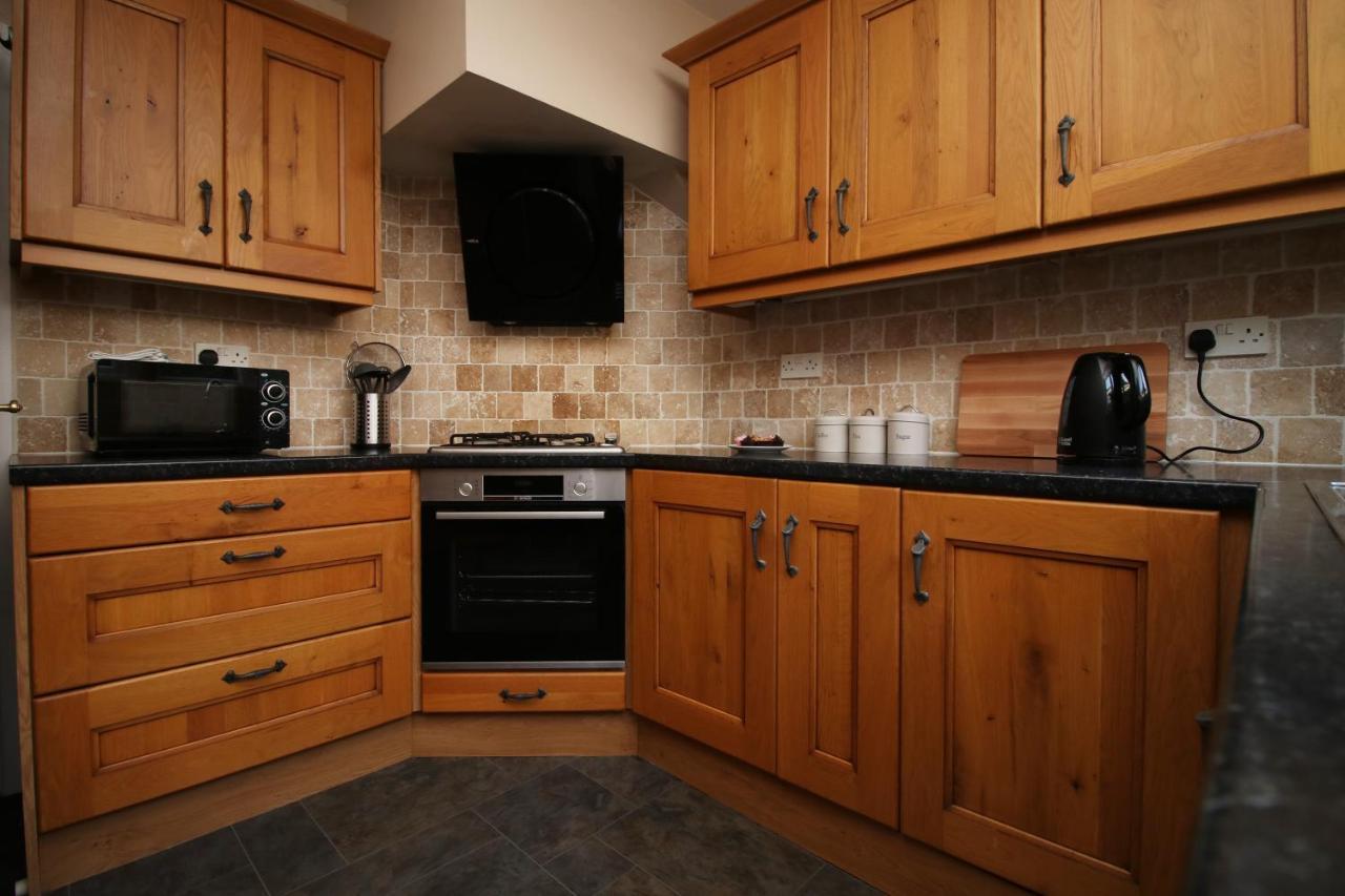 Becky'S Bungalow By Ty Sa -Spacious 4 Bed Bungalow Cardiff Exterior photo