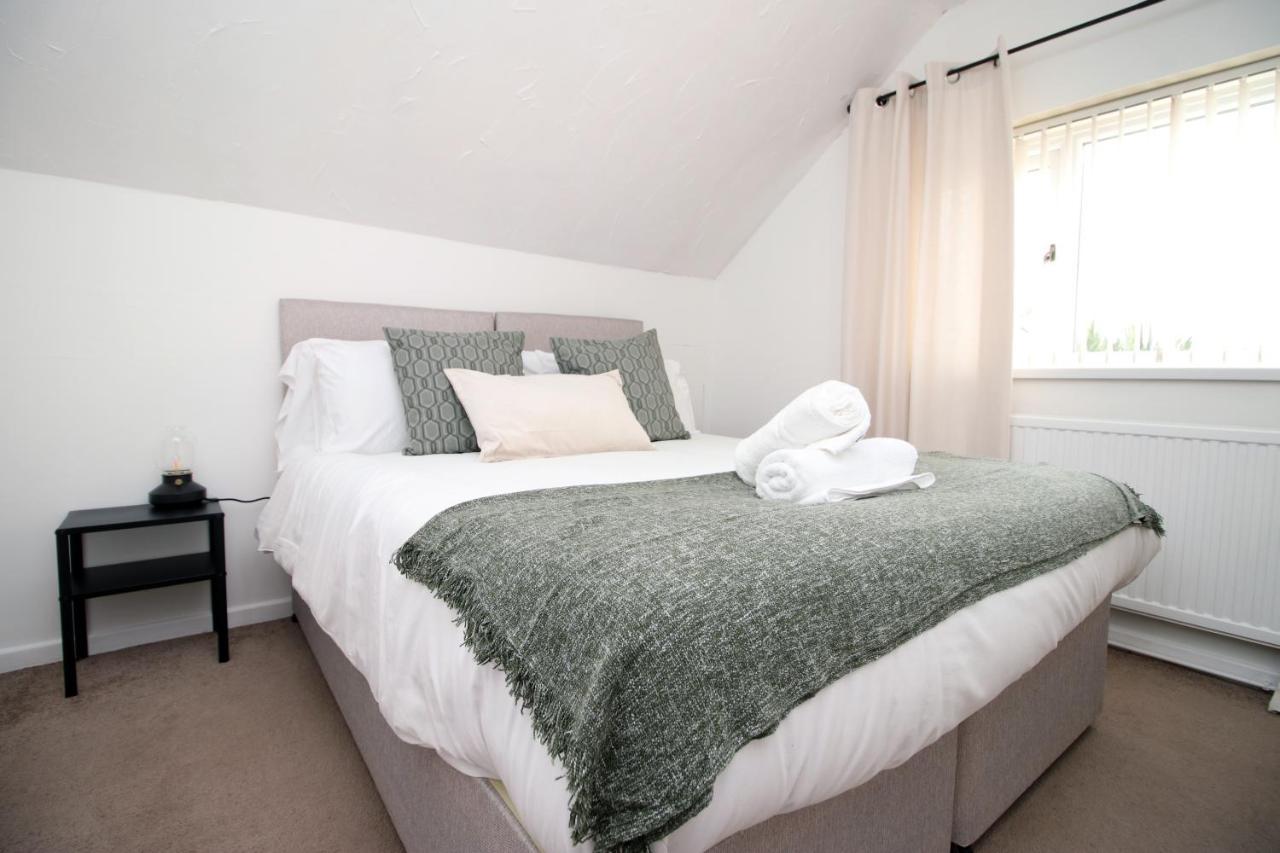 Becky'S Bungalow By Ty Sa -Spacious 4 Bed Bungalow Cardiff Exterior photo
