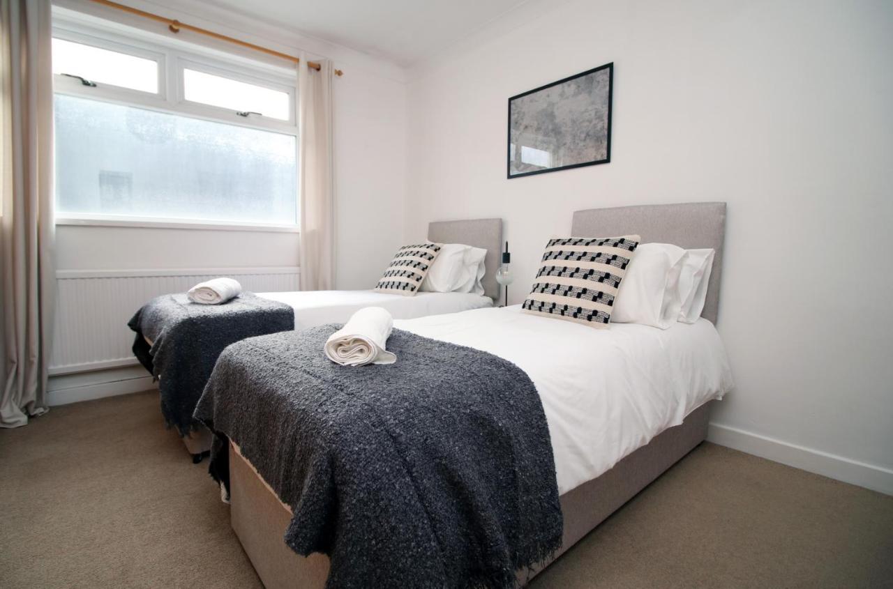 Becky'S Bungalow By Ty Sa -Spacious 4 Bed Bungalow Cardiff Exterior photo